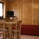 Ξενοδοχείο με διαμερίσματα Perron 3*