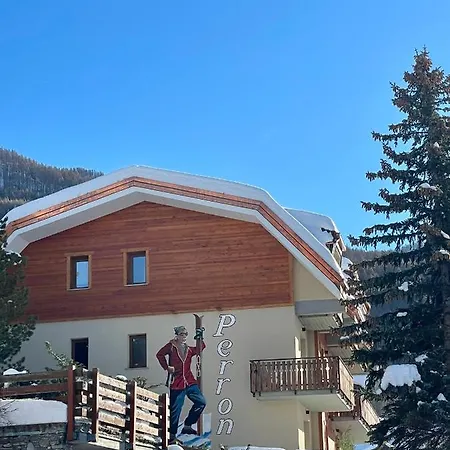 Perron アパートホテル