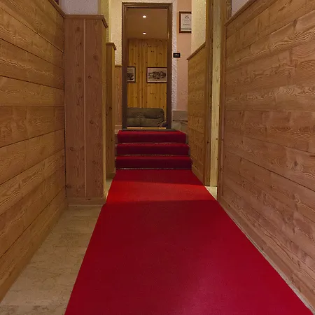 Perron Aparthotel 3*